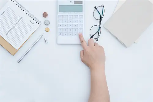 带有失望含义的女